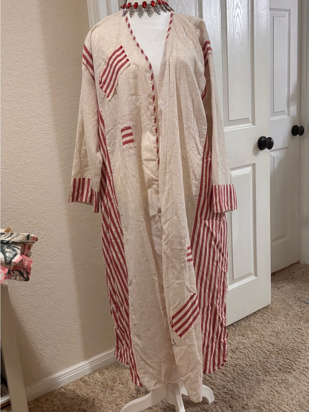 NWT Blue Velvet Red & Cream Shrine Print Boho Duster with pockets !!Boho vibes 💕 - Picture 2 of 5